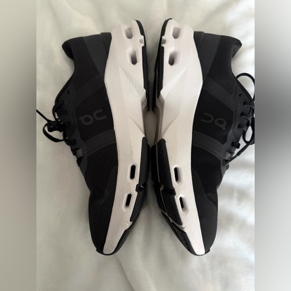 On Running Cloudpulse Athletic Shoes - Picture 8 of 11